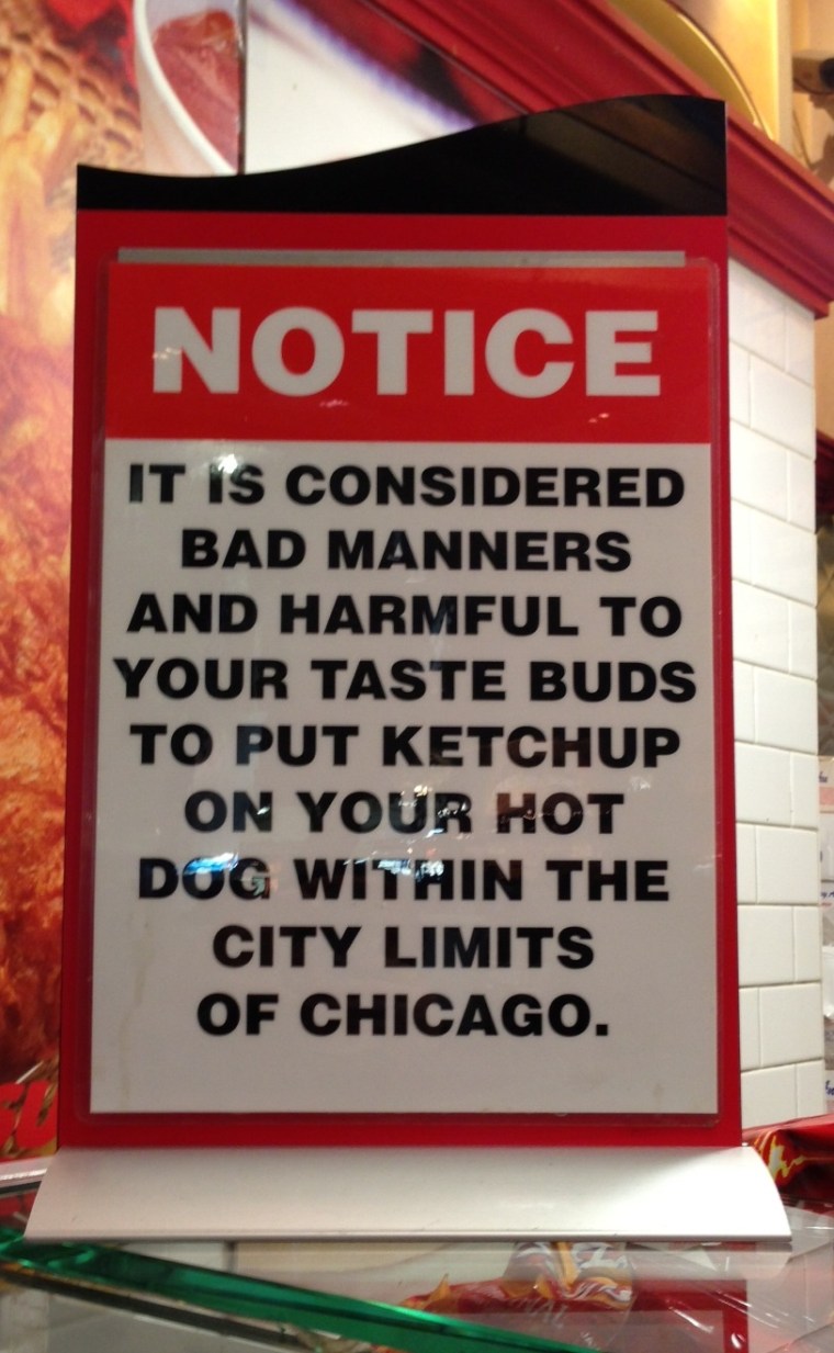 Chicago Hot Dog no ketchup sign