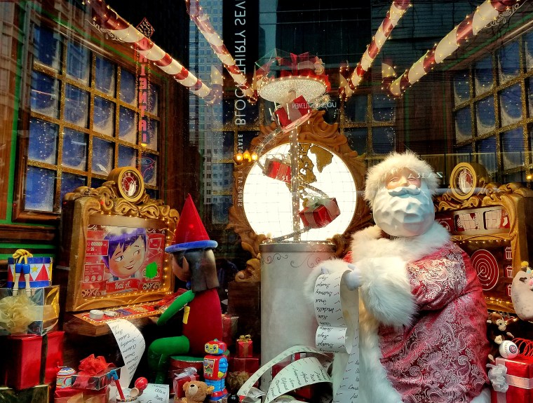 macys-window-dec-17-2017-14